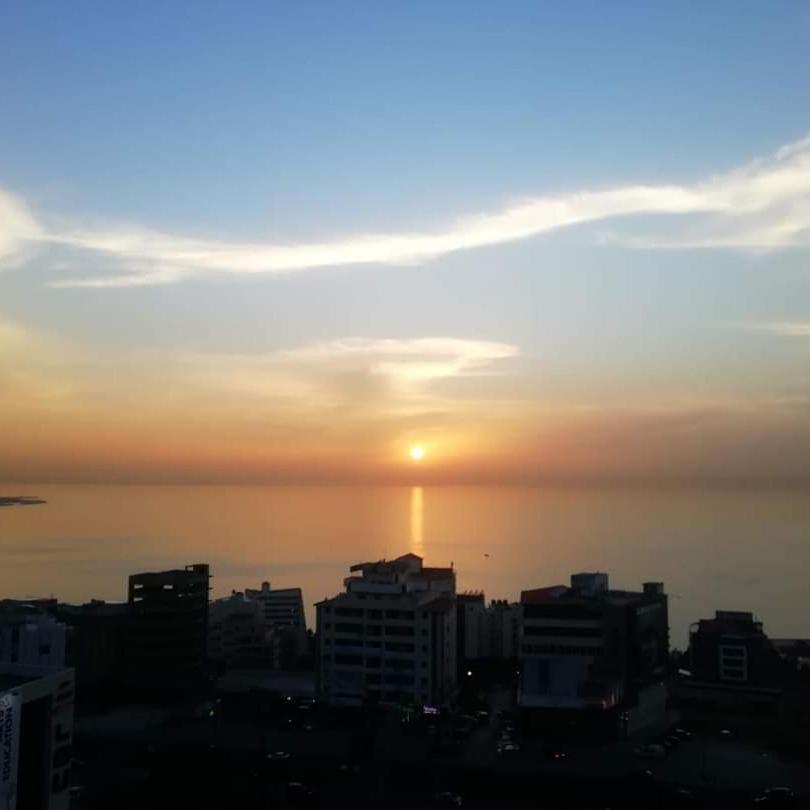Sunrise Hotel Джуния Стая снимка