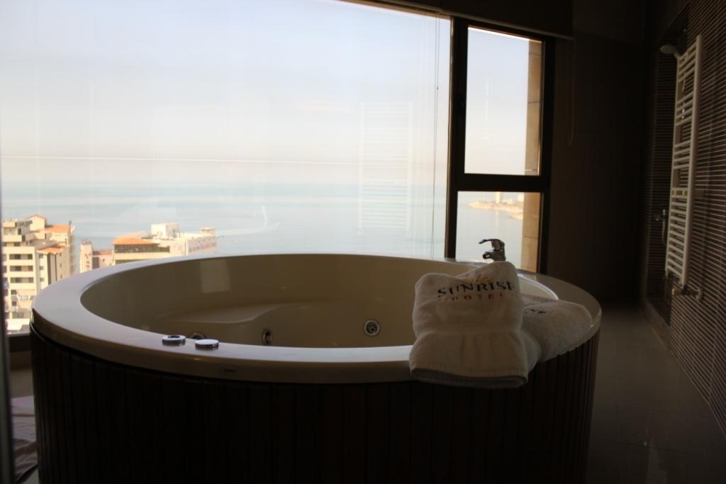 Sunrise Hotel Джуния Екстериор снимка